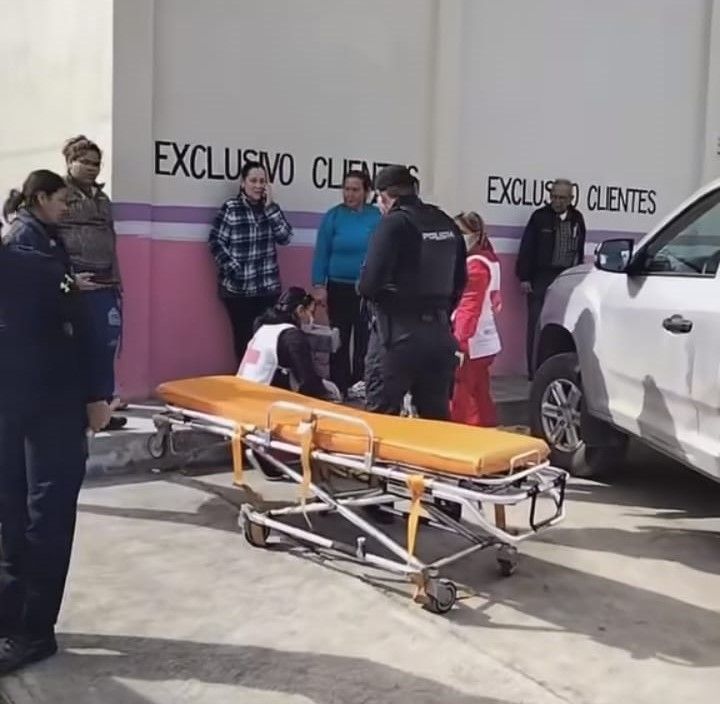 Convulsiona en dulcería Testigos llamaron de inmediato a la Cruz Roja