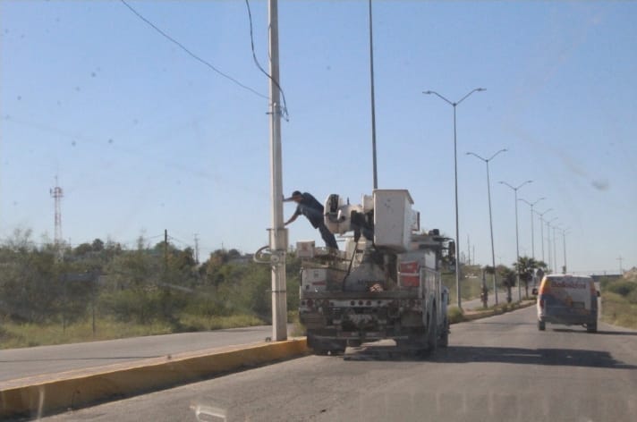 Desmantelan ladrones el alumbrado público