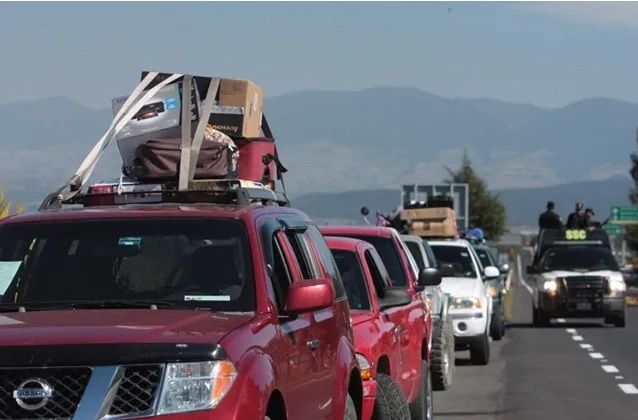 Saturan paisanos y migrantes la 57