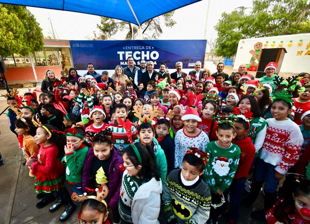 Salen de clases con gran festejo navideño