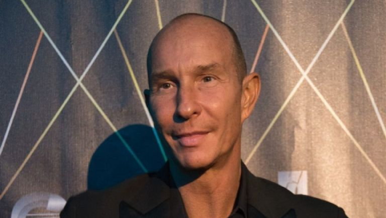 Erik Rubín alerta a sus fans por el aspecto de su rostro, ¿se le pasó el bronceado?