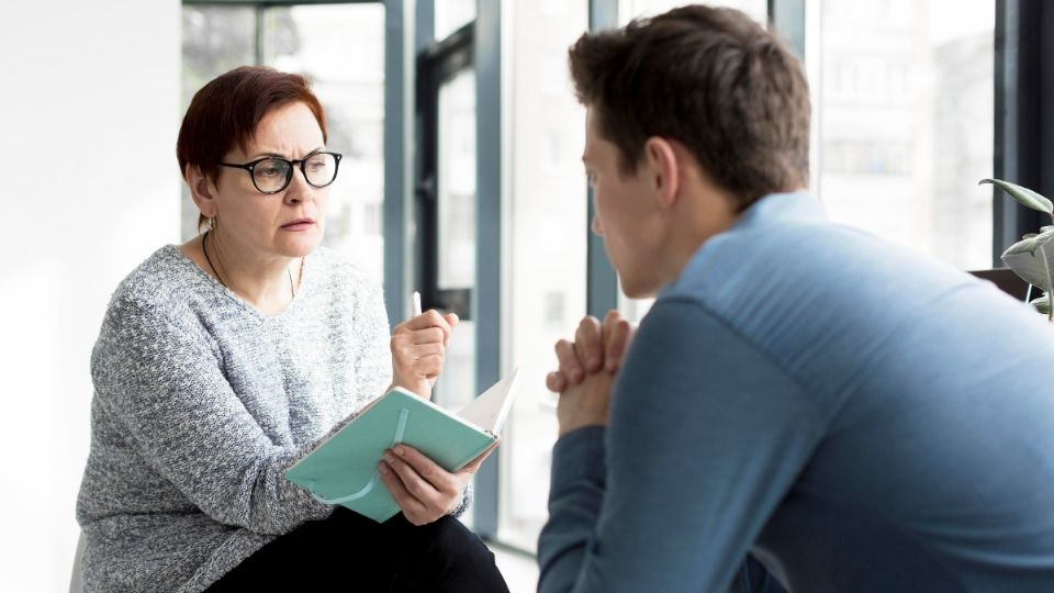 ¿Cómo puedo pedirle un aumento a mi jefe en el trabajo?