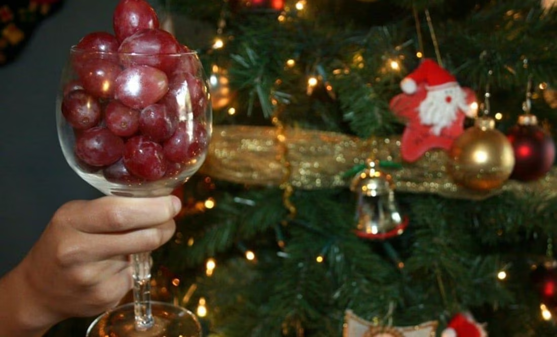 ¿Por qué se piden deseos con uvas en el brindis de Año Nuevo?