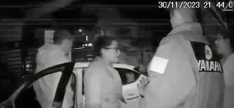 VIDEO: captan nueva agresión contra guardias de seguridad de un fraccionamiento en Puebla