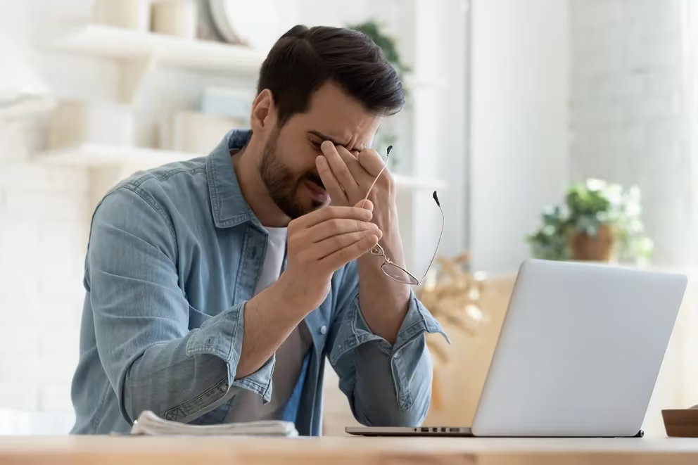 Cómo reparar un computador que se enciende y apaga solo