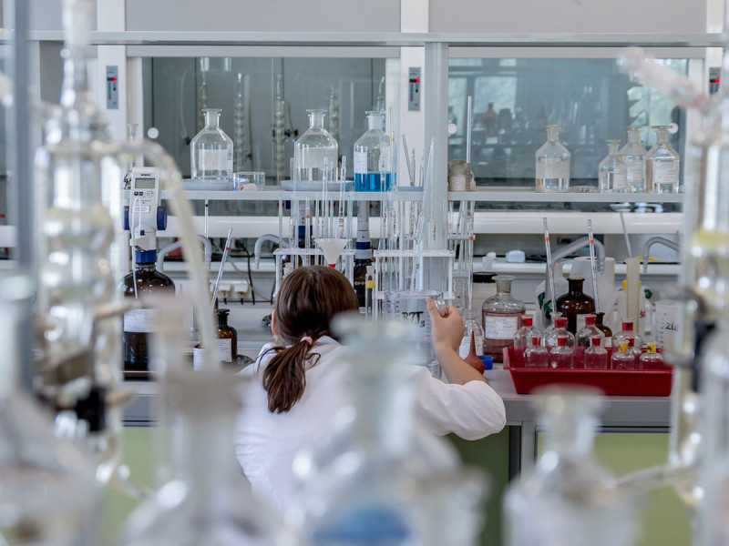Personas con VIH envejecen antes por la infección y no por el tratamiento: estudio