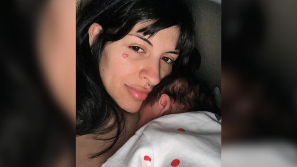 Cazzu muestra por completo a su hija Inti por primera vez: FOTO