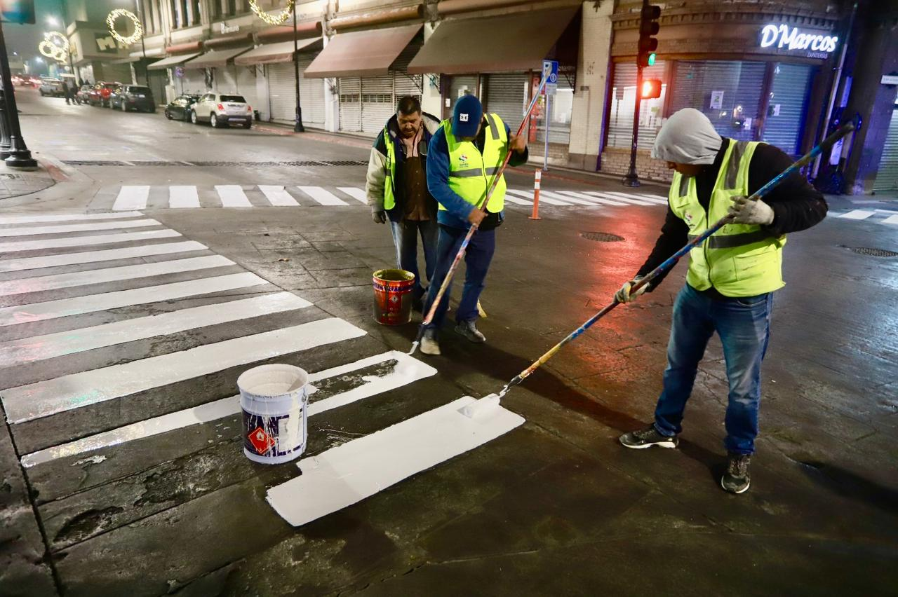 Pinta Comisaría de Seguridad líneas peatonales en Centro Histórico
