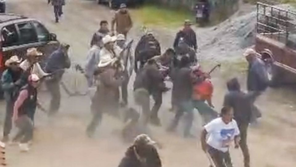 VÍDEO: Así fue el enfrentamiento entre pobladores y la Familia Michoacana en Texcaltitlán
