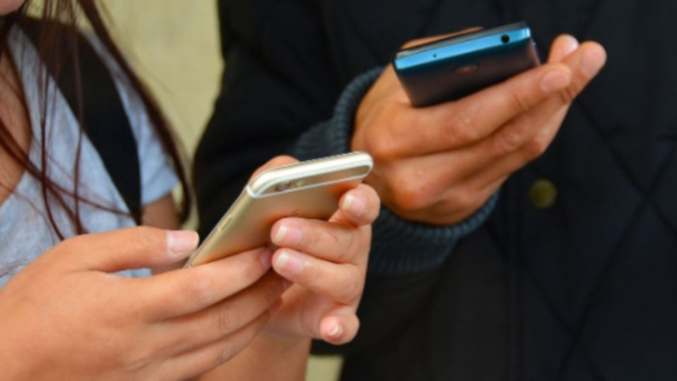 Facebook copió el adictivo algoritmo de TikTok y ahora te muestra más contenido basura