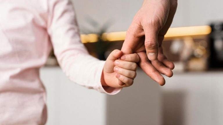 Aprueban licencia de paternidad con goce de sueldo hasta por 45 días