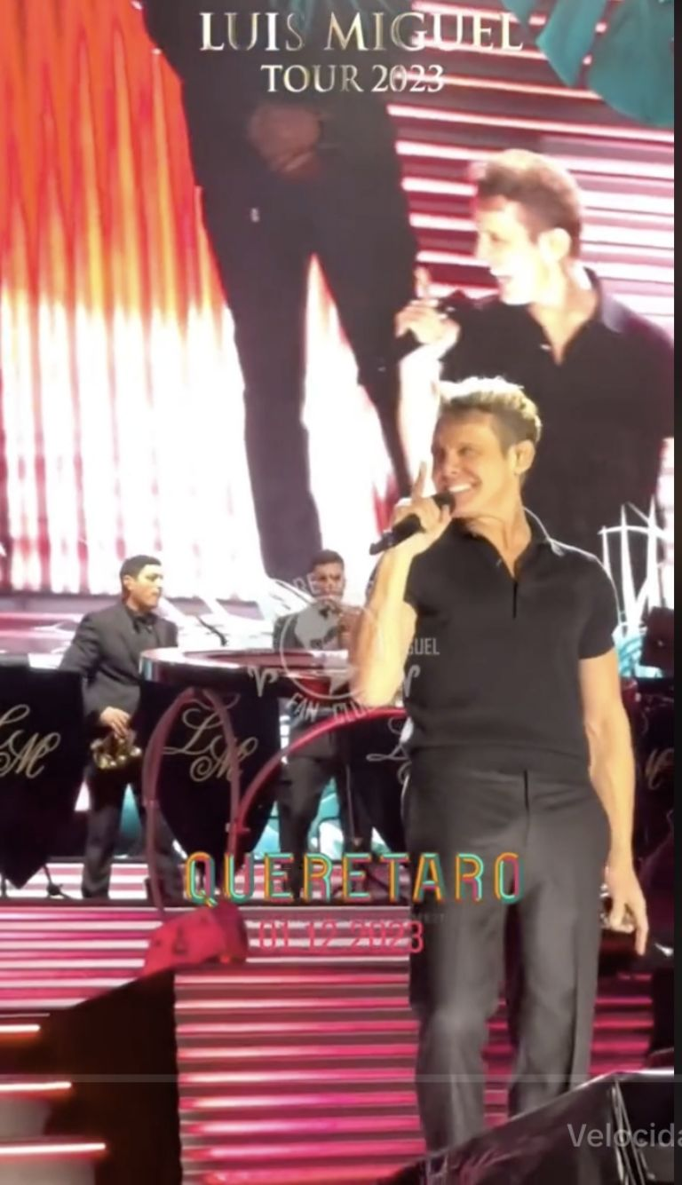 VIDEO: Luis Miguel aparece con playera polo en concierto y deja al descubierto que recuperó su figura