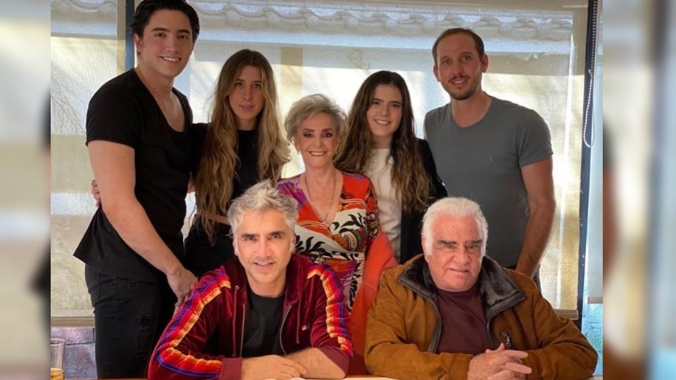 Familia Fernández conmueve con nueva canción de homenaje a Vicente «El Charro de Huentitán»: VIDEO