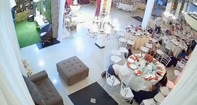 VIDEO: ladrones ingresan a una boda y asaltan a todos los invitados, ¡les quitaron hasta la ropa!