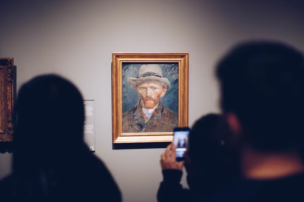 Por qué están prohibidas las fotos con flash en los museos