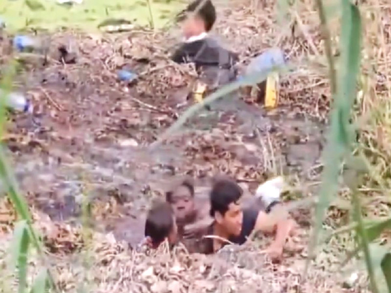 VIDEO. Mueren dos migrantes ahogados entre fango en el Río Bravo