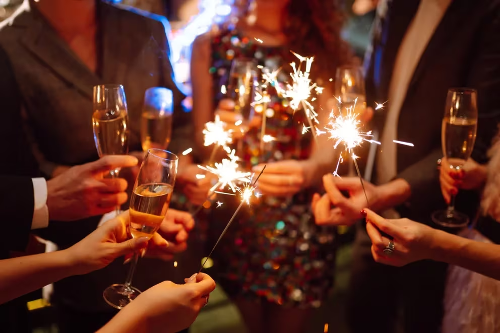 Reduce el consumo de alcohol para disminuir el riesgo de «corazón festivo»
