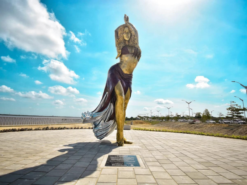 Así reaccionó Shakira ante su imponente estatua en Barranquilla