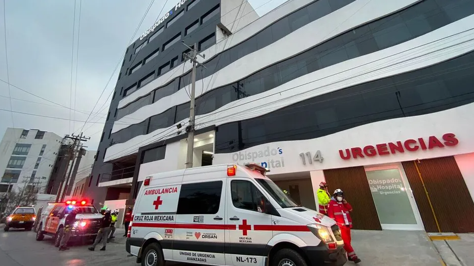 Elevador se desploma en hospital de Monterrey; había 11 personas abordo