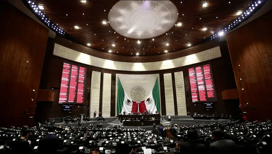 Reforma a pensiones es distracción, acusa Moreira; Leonel Godoy defiende iniciativa