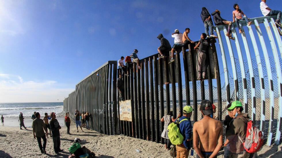 Biden admite que la frontera con México no es segura: se necesitan «cambios masivos»