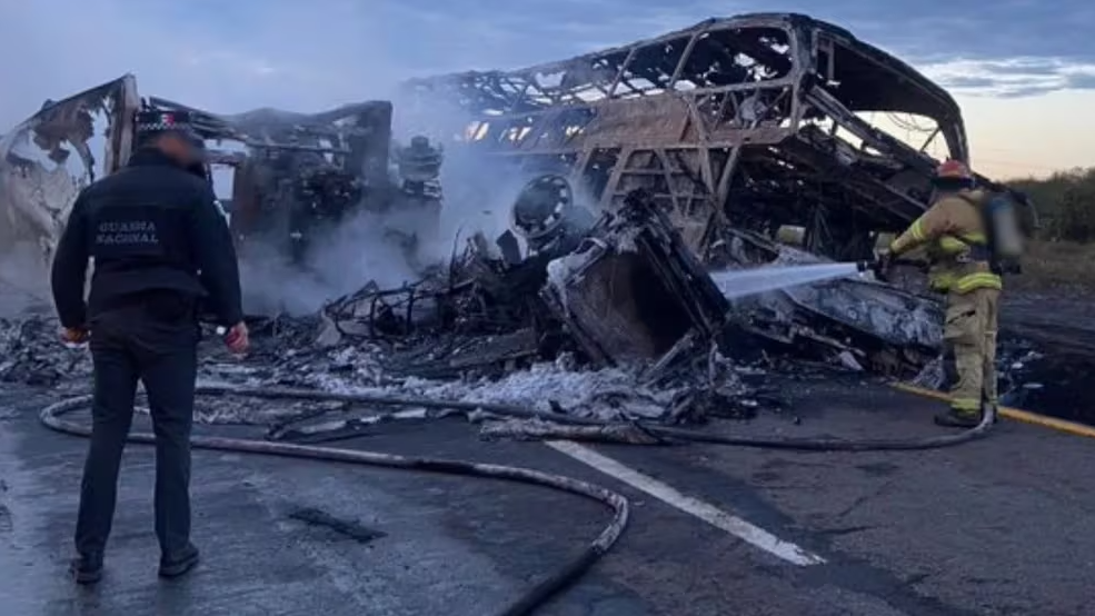 Tragedia en Maxipista Culiacán-Mazatlán: fatal choque entre camión de pasajeros y tráiler deja 22 muertos