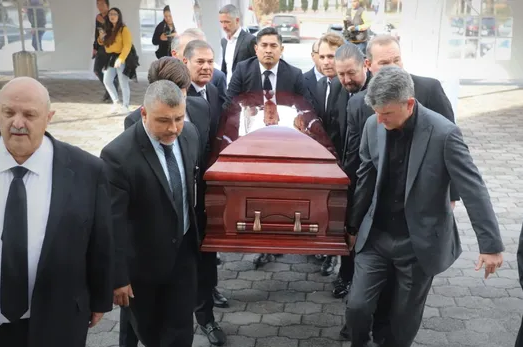 Velan a Carlos Bremer en NL; Samuel García, otros politicos y empresarios van a dar condolencias