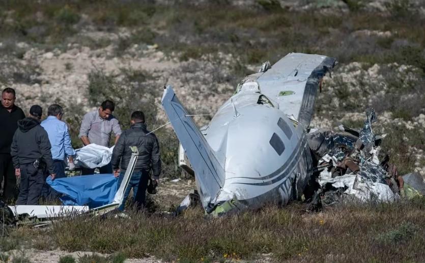 Mueren cuatro en avionetazo
