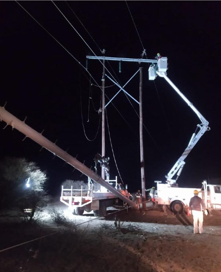 CFE RESTABLECE EL SUMINISTRO ELÉCTRICO AL 96% DE LOS USUARIOS AFECTADOS POR LOS FUERTES VIENTOS OCASIONADOS POR EL FRENTE FRÍO NÚMERO 25 Y LA CUARTA TORMENTA INVERNAL EN SIETE ENTIDADES