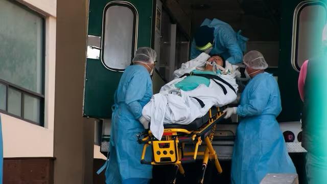 COVID-19 amenaza otra vez a México: 16 hospitales están llenos de pacientes