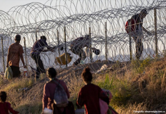Refuerza Texas con púas muro migratorio