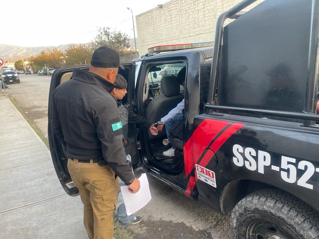 Escandalizaban menores; Policía los lleva detenidos