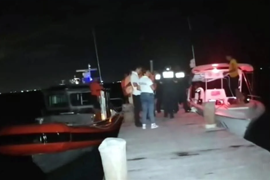 Mueren 4 turistas en hundimiento de embarcación en QR