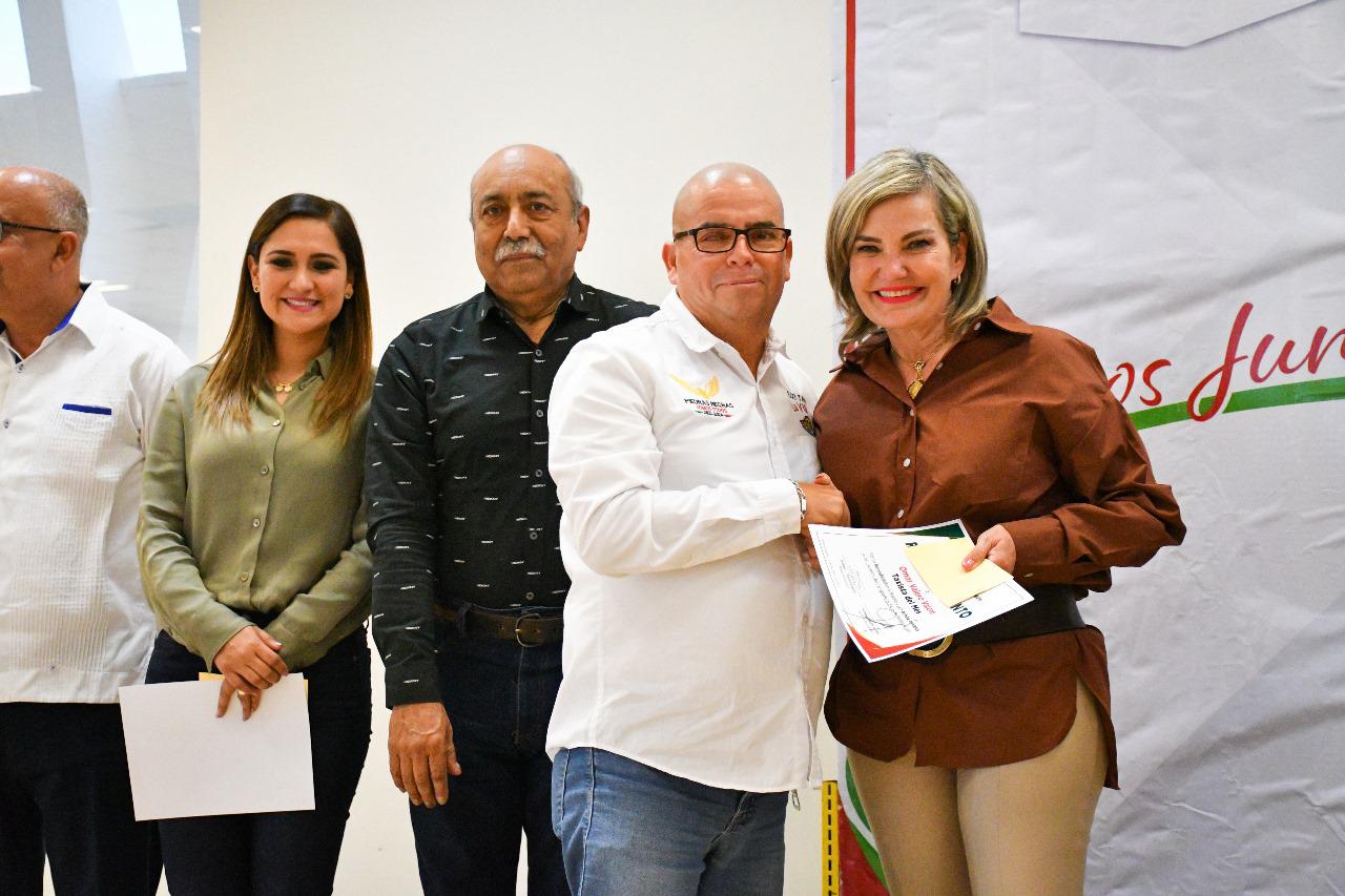 Estimula Norma a los trabajadores del volante 