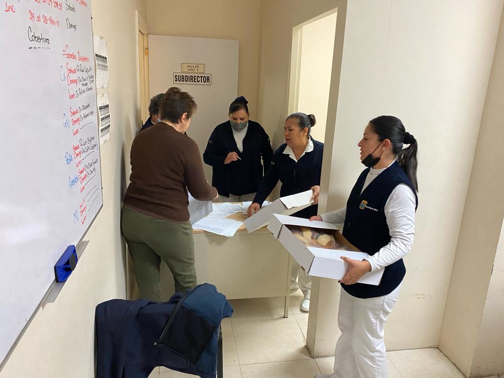Obsequian 500 roscas a trabajadores de Salud