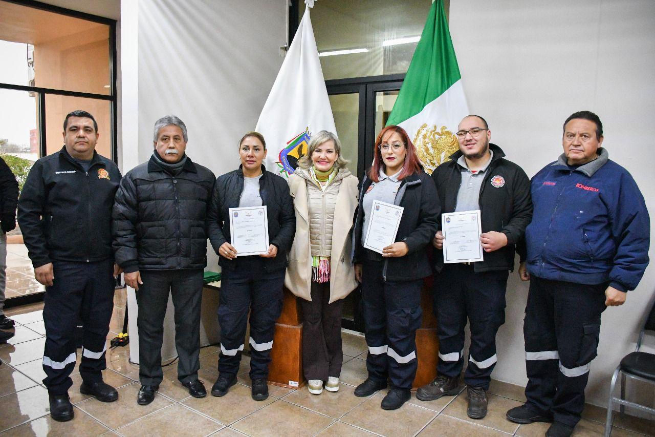 Reconocen en PN a bomberos del mes