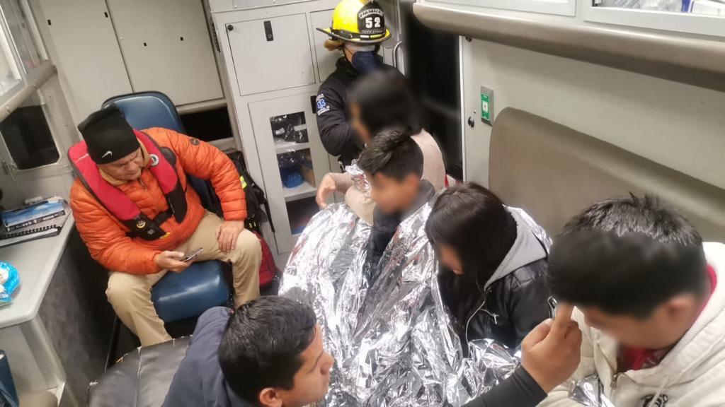 ​Rescatan del Río Bravo a familia con hipotermia