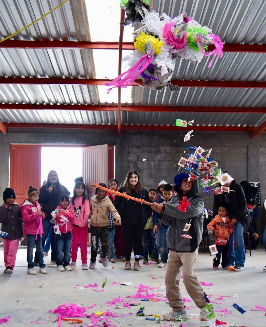 Comparte DIF Saltillo rosca de reyes con niños de ejidos