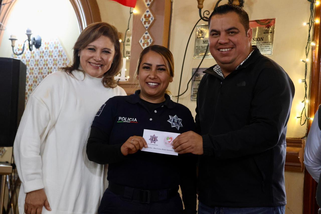 Reconoce Alcaldesa  a policías en su día