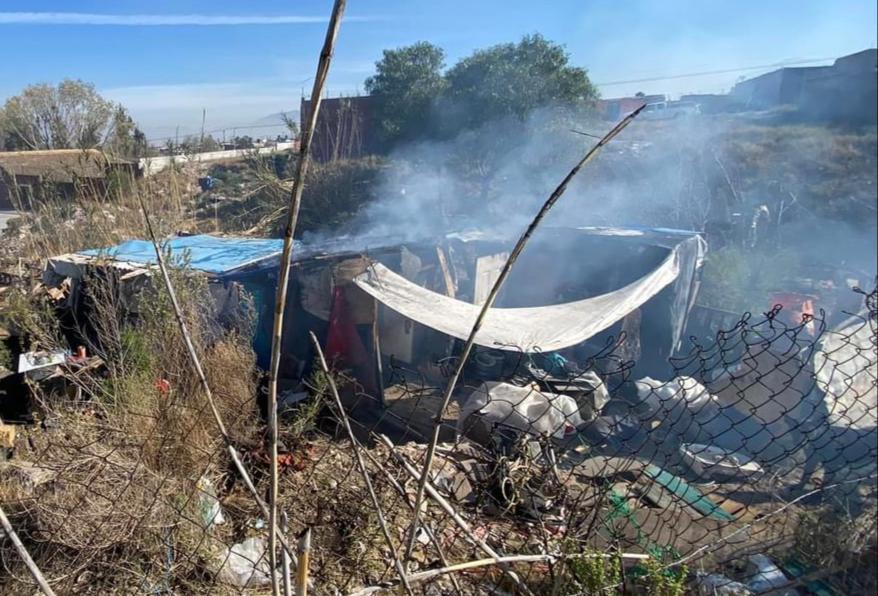 Consume fuego humilde vivienda