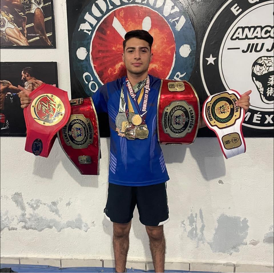 Estudiante, albañil y… un campeón de boxeo