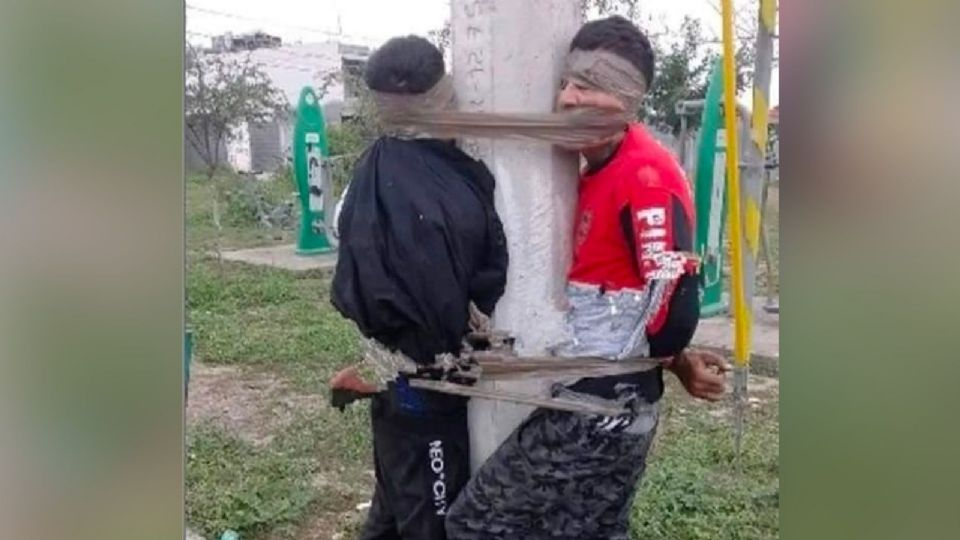 FOTOS: vecinos sorprenden a dos presuntos ladrones y los amarran a un poste.