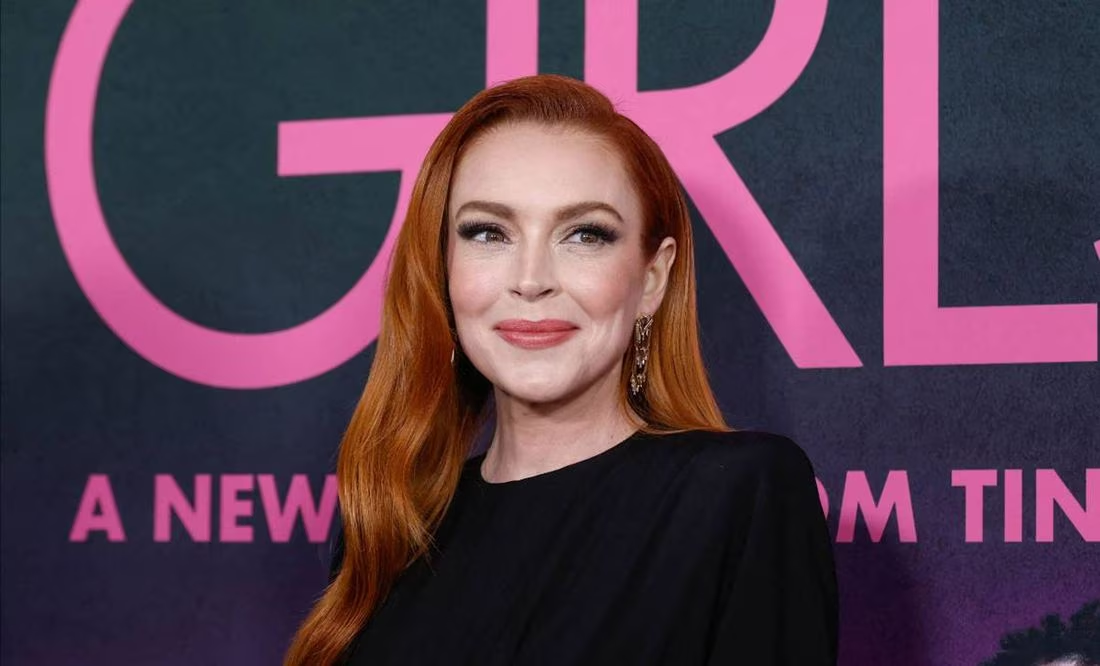 Lindsay Lohan hace aparición sorpresa en el estreno de la nueva versión de «Chicas pesadas»