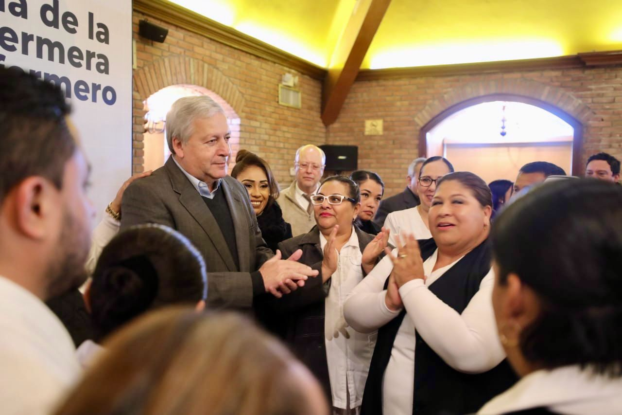 Reconoce Chema Fraustro a enfermeras y enfermeros de Saltillo