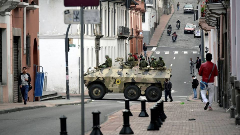 Crisis en Ecuador: la gente empieza a defenderse, captura y golpea a ladrones