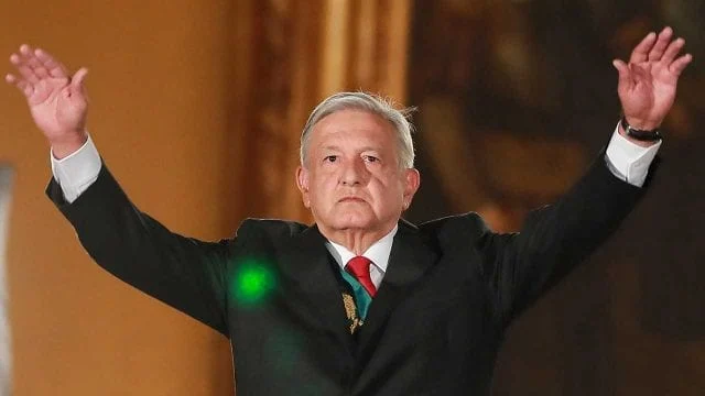 Reprocha AMLO, ‘quieren que no me ría, que esté petrificado’
