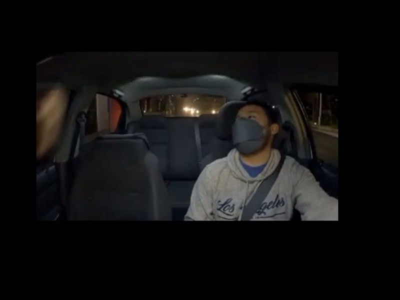 VIDEO: Mujer pide ‘favorcito’ a taxista para engañar a su novio y le da propina