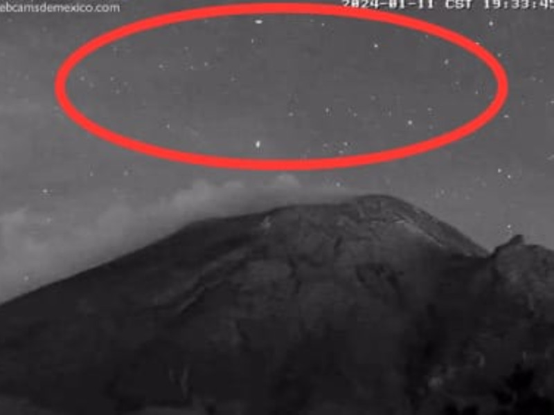 VIDEO: 2024 arranca con ‘tráfico’ de OVNIS en el Popocatépetl