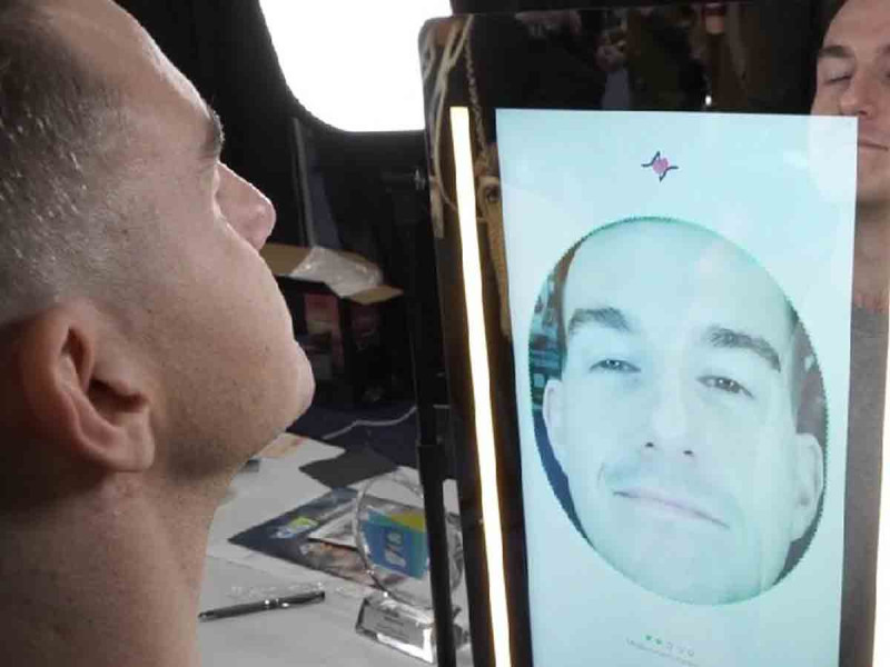 Aterrador espejo de belleza con IA predice cuándo morirás