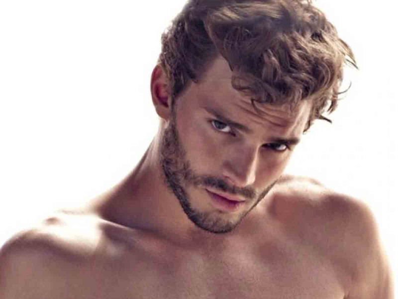 Jamie Dornan, hospitalizado en 2023 por ‘síntomas de ataque cardíaco’ tras contacto con orugas tóxicas